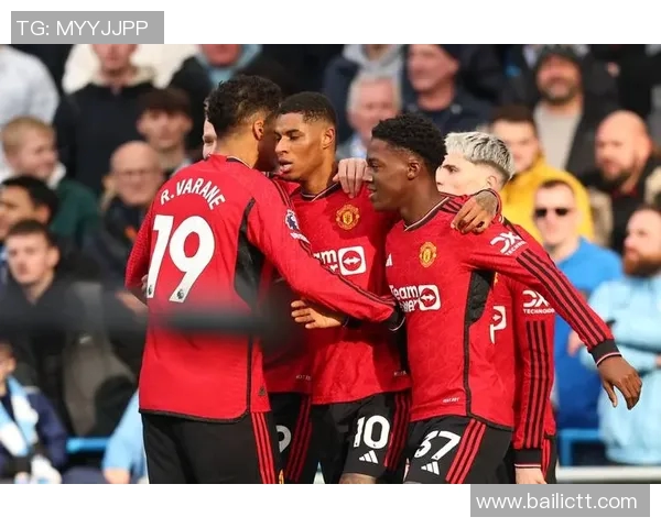 老牌足球明星友谊赛重燃激情昔日辉煌球场再聚首共谱传奇篇章